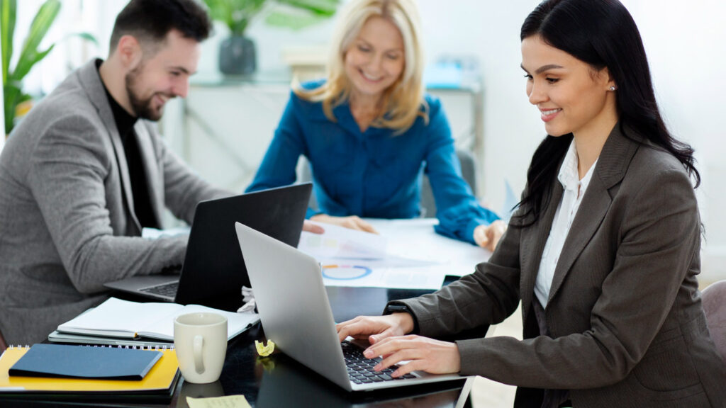 studia administracja praca